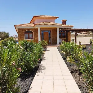 3-bedroom-villa-with-private-solar-heated-covered.in-canary-islands.com/